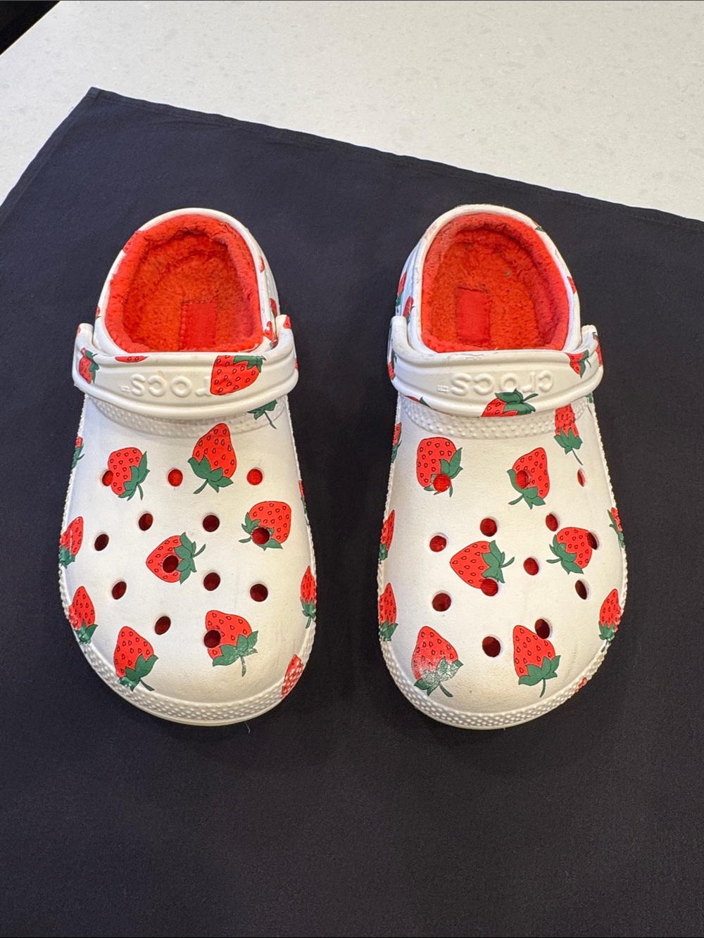 CROCS White Strawberry Print Clogs with Red Lining women’s 8 men’s 6